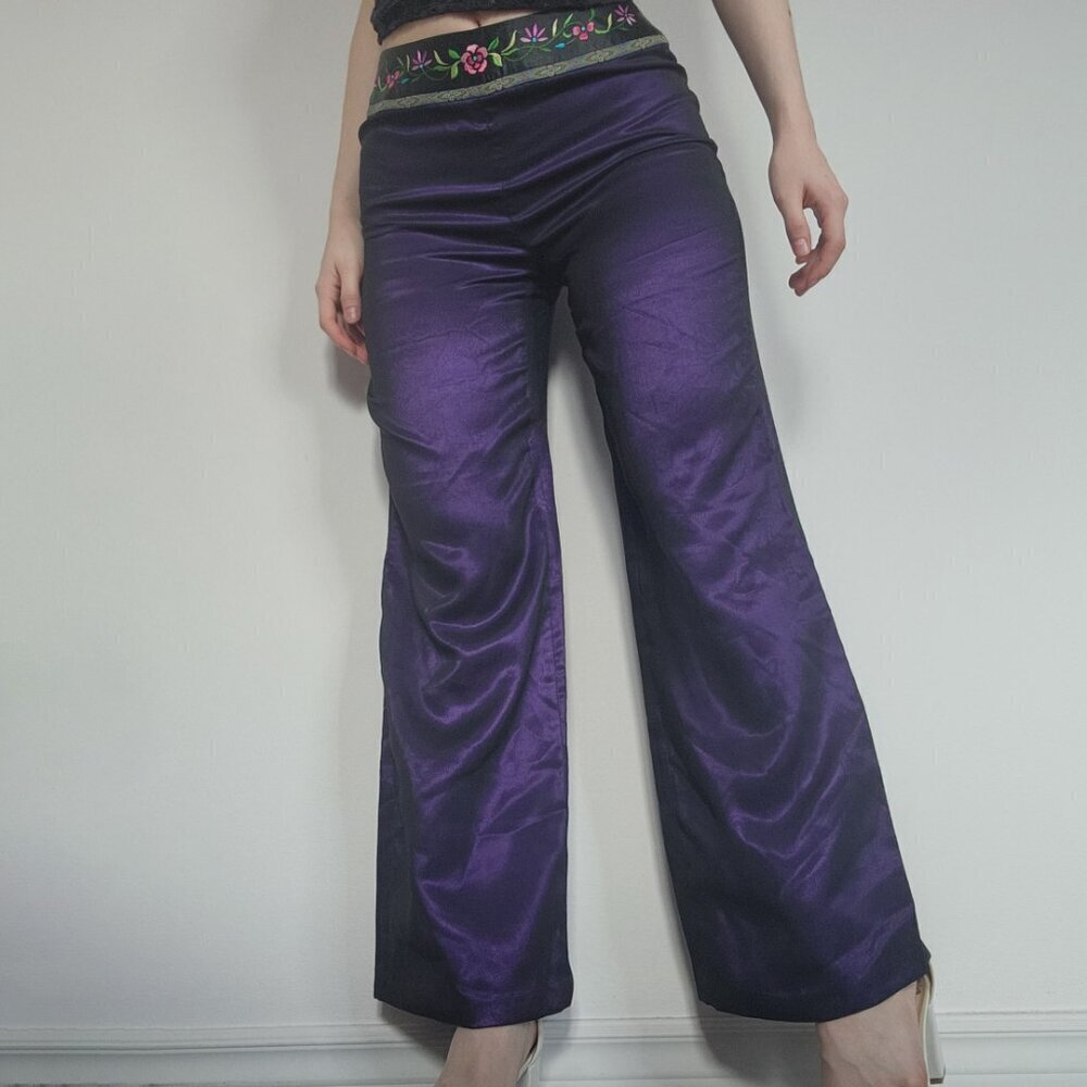 Gorgeous vintage 90s purple satin & black mesh flared pants with embroideries - Picture 3 of 14